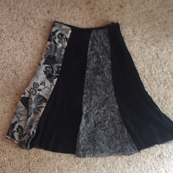 Crossing Pointe Size 6 side zip Skirt - Picture 3 of 7